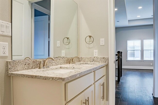 Building Photo - 4853 Benning Dr