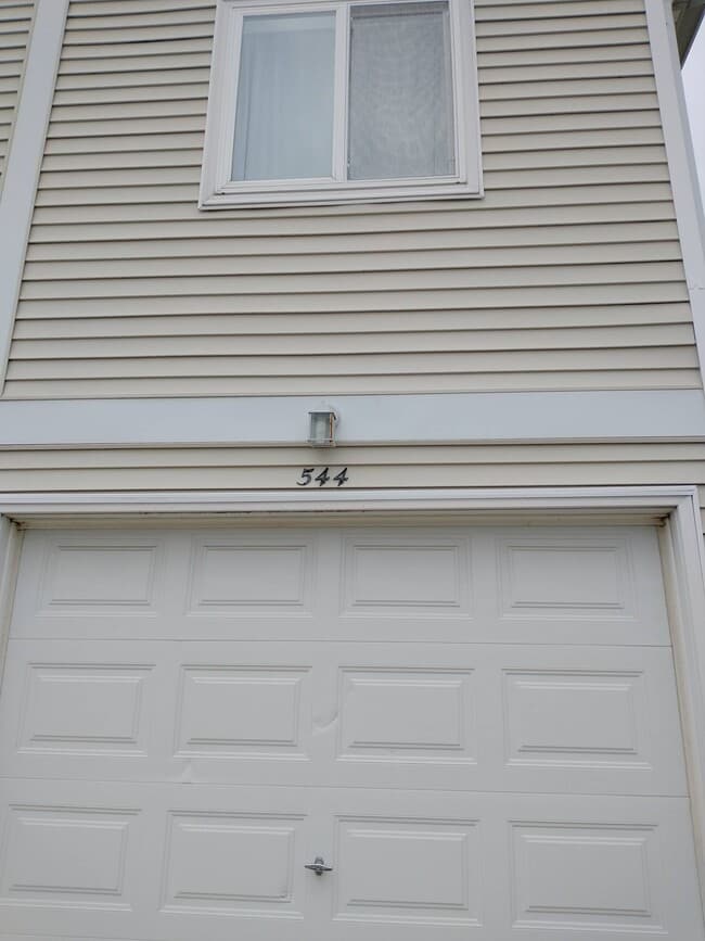 Building Photo - 544 Meadow Green Ln