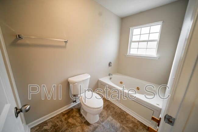 Building Photo - 335 Monti Dr