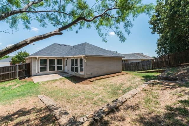 Building Photo - 912 Hidden Oaks Dr