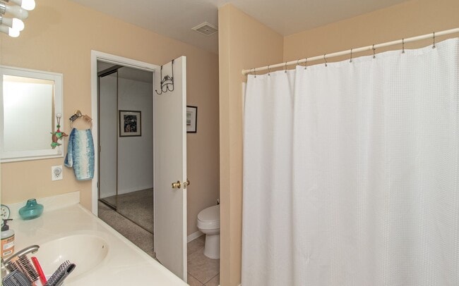 Building Photo - Stunning Saltillo Tiled Single Story Condo in Oceanside!