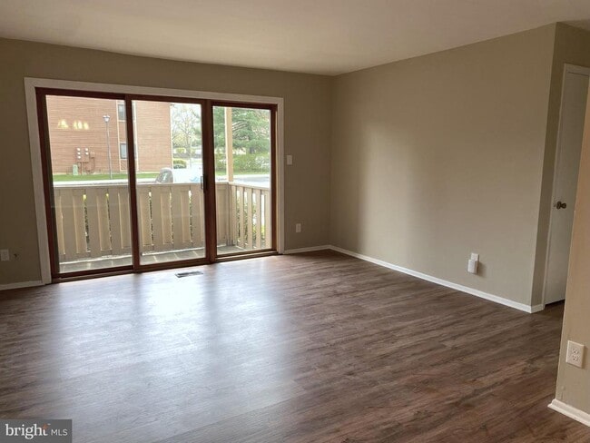 Building Photo - 705 Woodhollow Dr