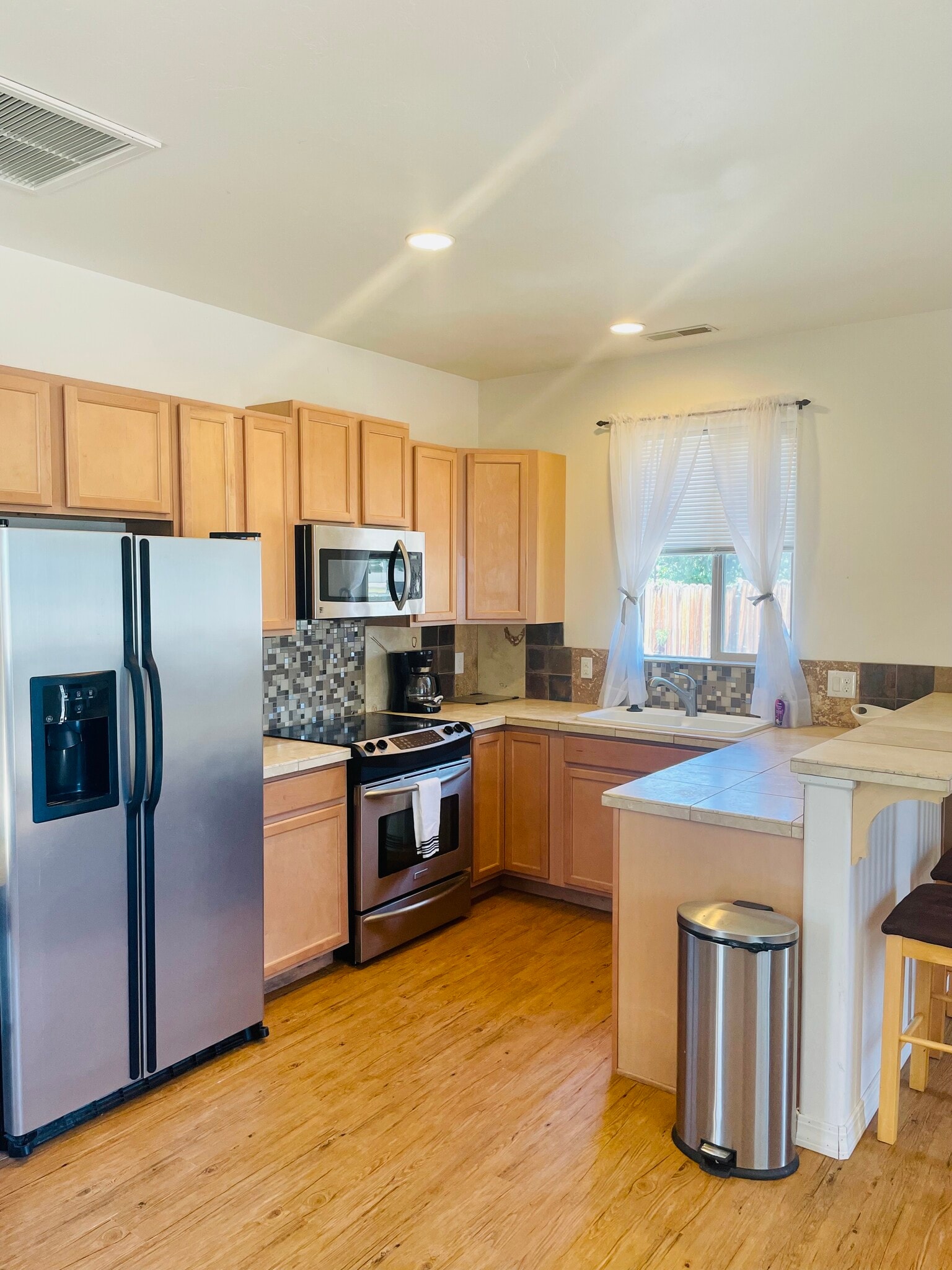 Full kitchen - 125 N 17th St