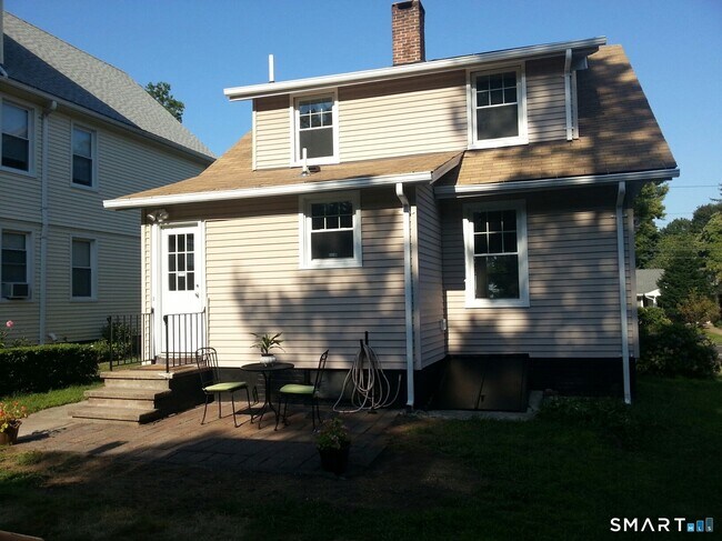 Building Photo - 356 Townsend Ave