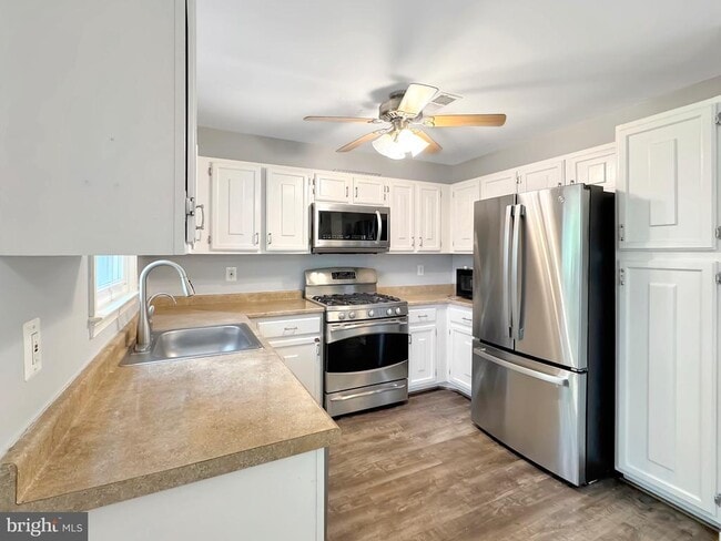 Building Photo - 38 Carriage House Cir