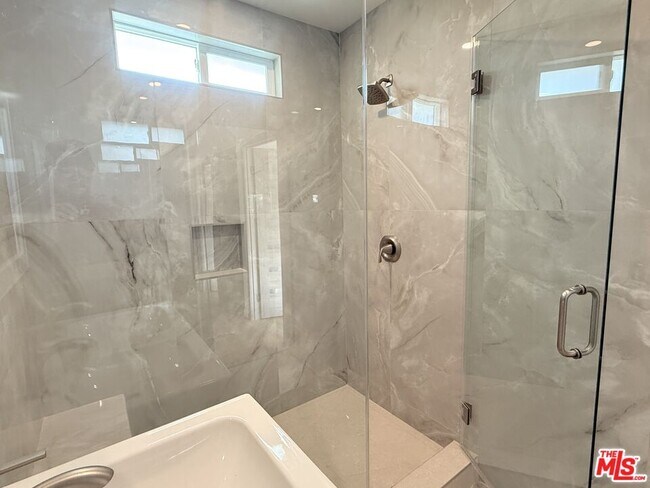 Building Photo - 7512 Norton Ave