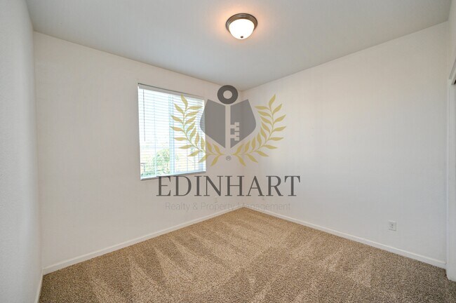 Building Photo - 3238 Lahar Ln