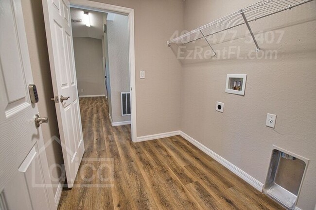 Building Photo - 121 Parish Dr