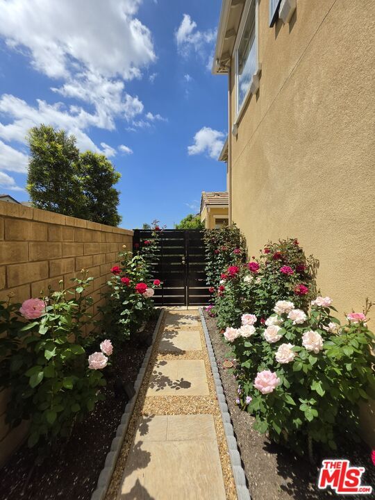 Building Photo - 14811 Blossom Ln
