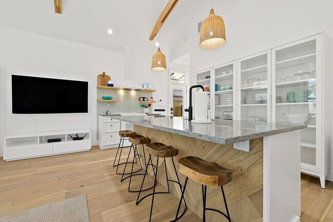 Building Photo - 90 De Haven St