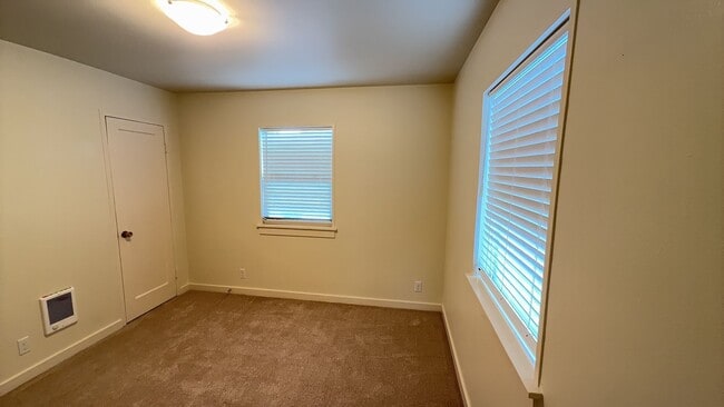 Building Photo - 2-Bedroom 1-Bathroom home in Eugene