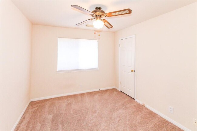 Building Photo - 5921 Back Bay Ln