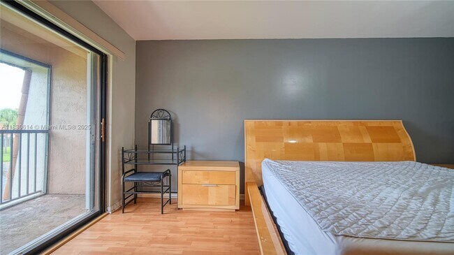 Building Photo - 11101 SW 15th Manor