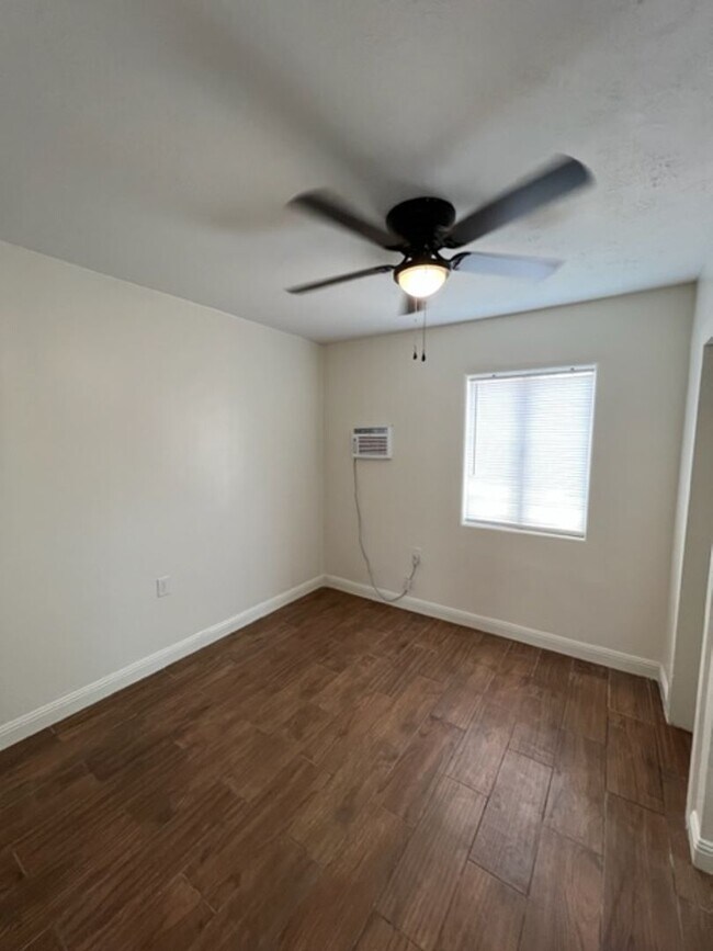 Building Photo - 1108 Wells Ave