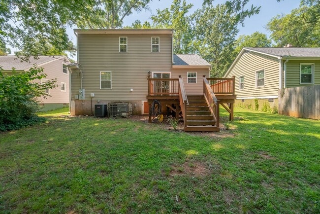 Building Photo - (Coming Soon) Renovated Home just minutes from Uptown!