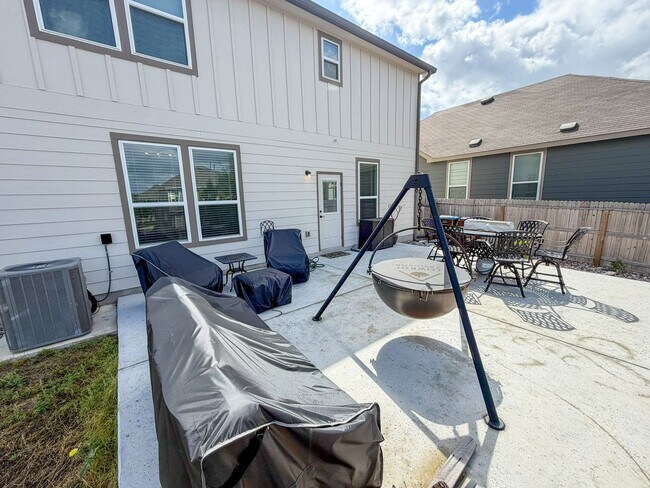 Building Photo - Well Maintained 3 bedroom 2.5 bath in COMAL ISD!