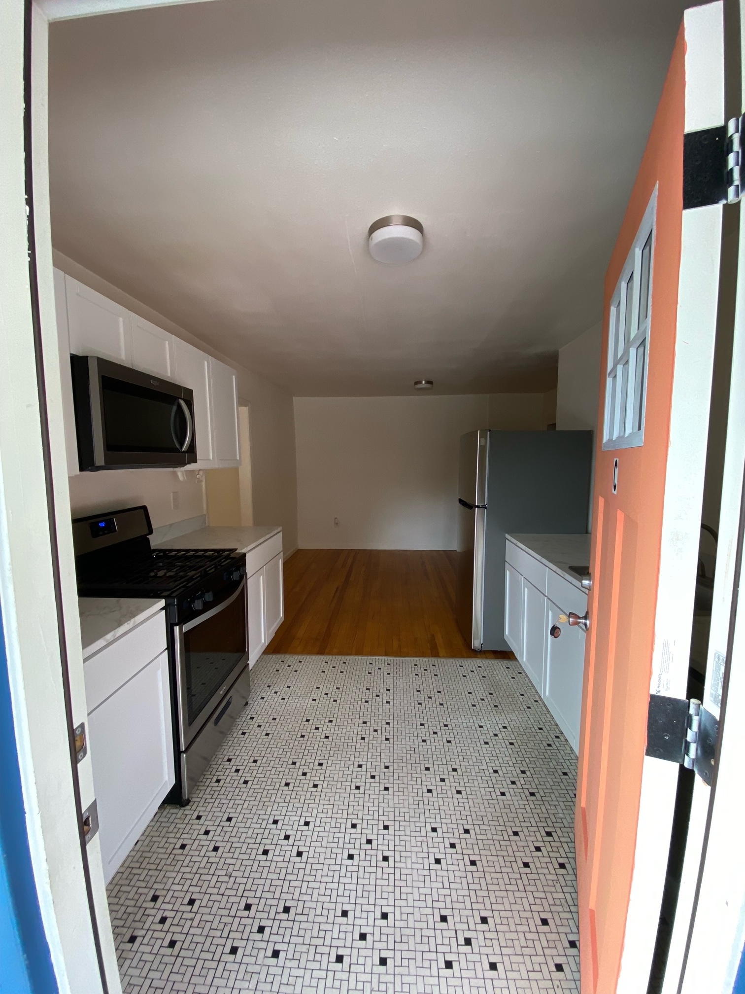 Entry into kitchen - 638 Mercer Ave