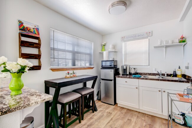 Building Photo - 410 Harvard Dr SE