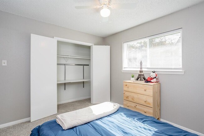 Building Photo - 16014 Sweet Fern St