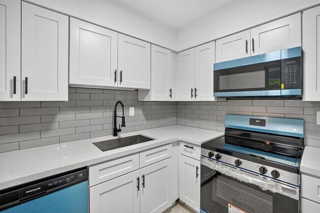 Building Photo - 1821 Middle River Dr