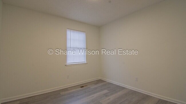 Building Photo - 408 N Hickory St