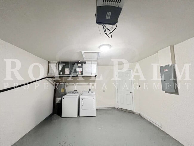 Building Photo - 3 Bed 2 Bath in Cape Coral — Curb Appeal. Fresh Style. Zero Hassle.