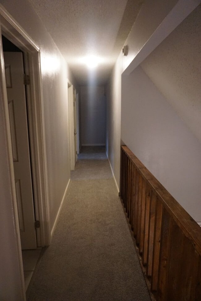 Building Photo - 65 Sycamore Cir