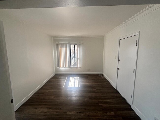 Interior Photo - 5623-5633 Venice Blvd