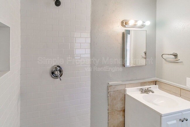 Building Photo - 820 NE 81st St