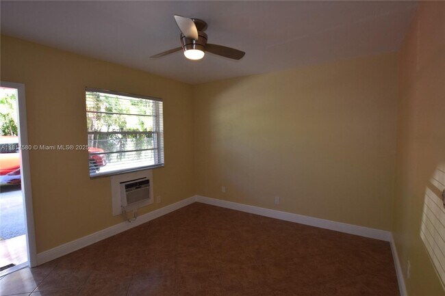 Building Photo - 2915 Plunkett St