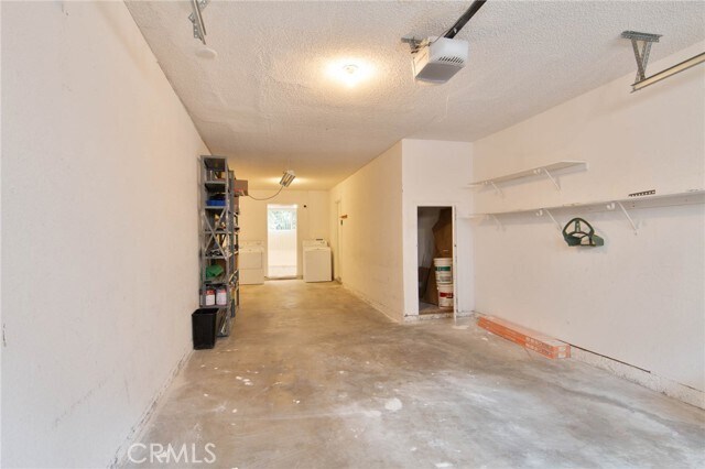 Building Photo - 10215 Variel Ave