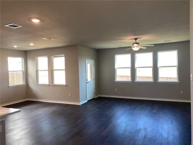 Building Photo - 670 Pepperbark Loop