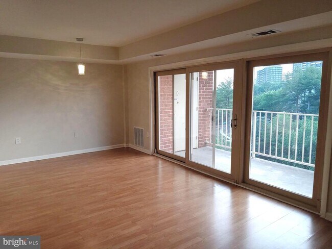 Building Photo - 5250 Valley Forge Dr