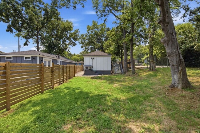Building Photo - 2336 Clifton Ave