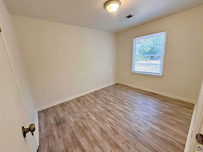 Building Photo - 108 Smith Pl