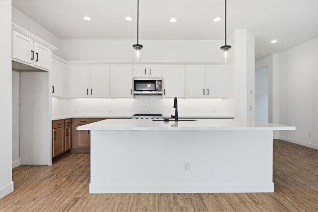 Building Photo - 2942 Manzanilla Ave