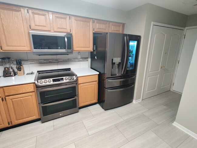 Building Photo - 1138 Fairways Blvd