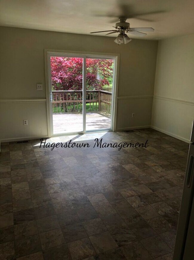 Building Photo - Duplex in Williamsport