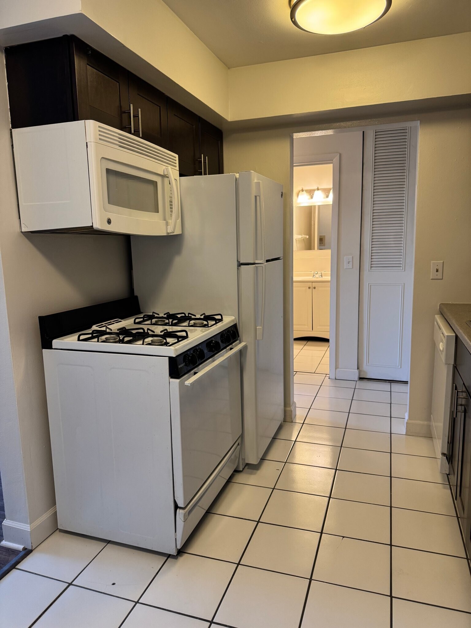 Building Photo - 2260 N Summit Ave