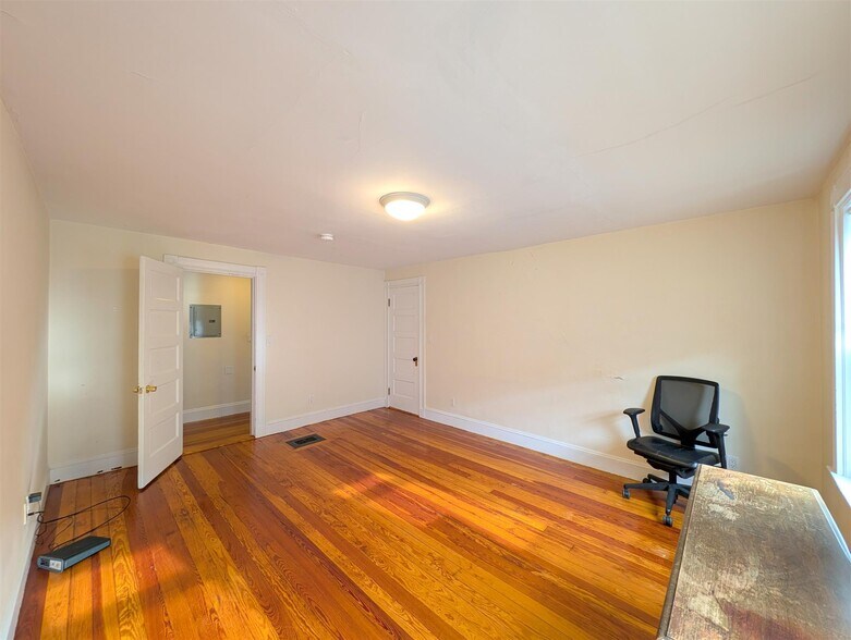 Building Photo - 41 Ossipee Rd