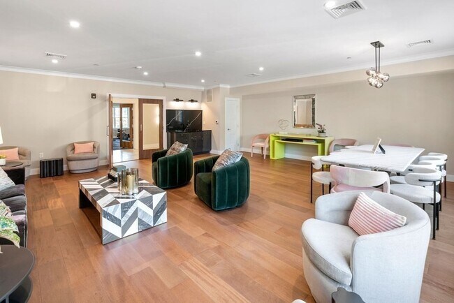 Building Photo - 425 Lagrange St