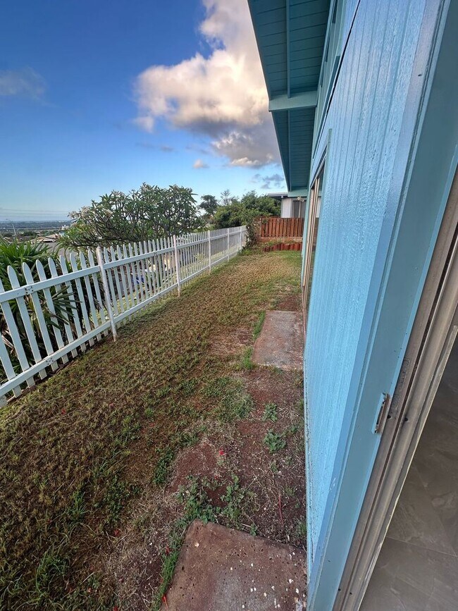 Building Photo - Village Park -3 Bed/ 2 Bath/ 2 Parking