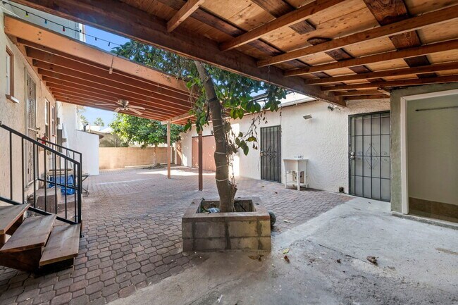 Building Photo - 5371 Louis Pl