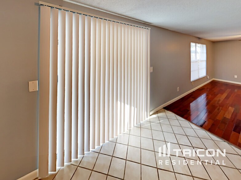 Building Photo - 3311 Russett Dr