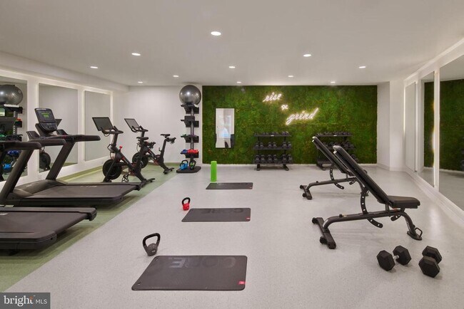 Building Photo - 828 N 2nd St