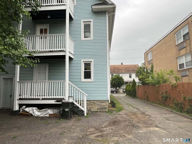 Building Photo - 415 Willow St