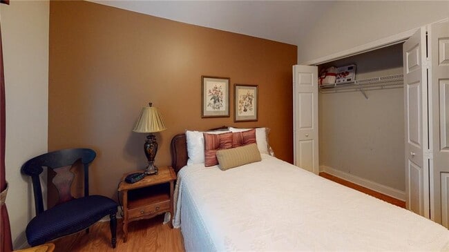 Building Photo - 100 Highlands Ridge Pl SE