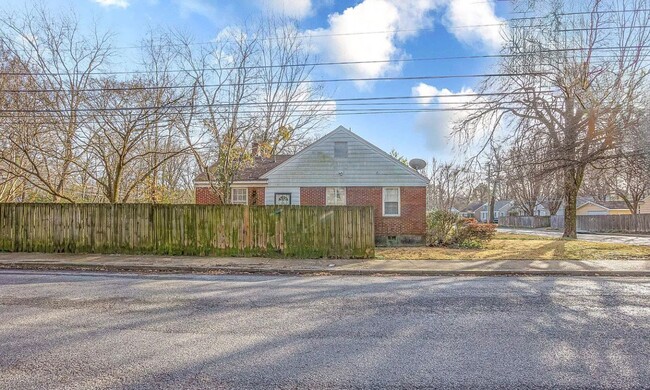 Building Photo - 3 bed, 1 bath near the University of Memphis