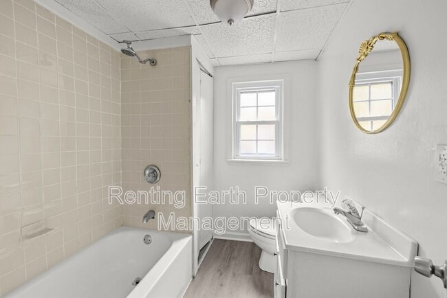 Building Photo - 741 9th Ave W