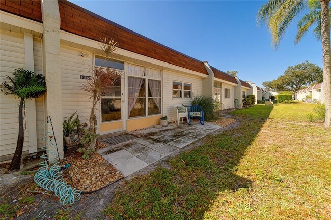 Building Photo - 13827 Mission Oaks Blvd